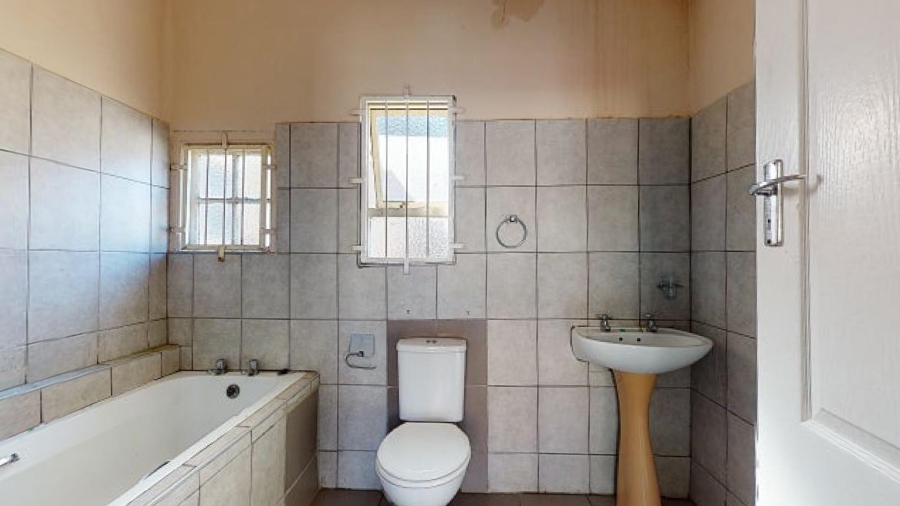 6 Bedroom Property for Sale in North End Eastern Cape